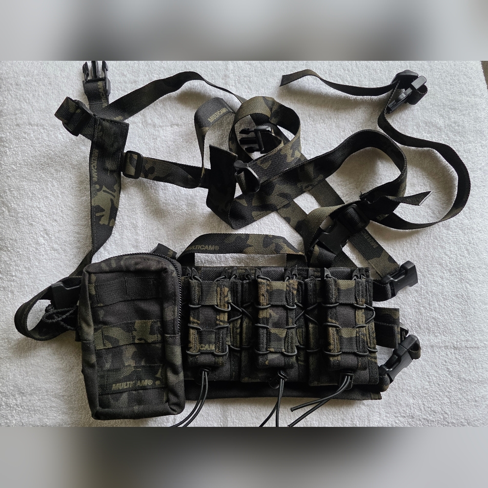 HSG High Speed Gear Velcro Chest Rig w/harness and 3 Dual TACOS, 1 Admin pouch.